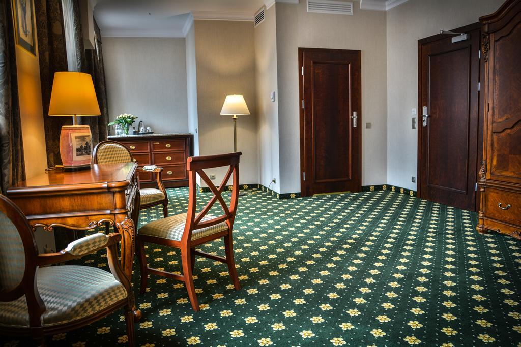 Komoda Club Residence Kalisz Camera foto